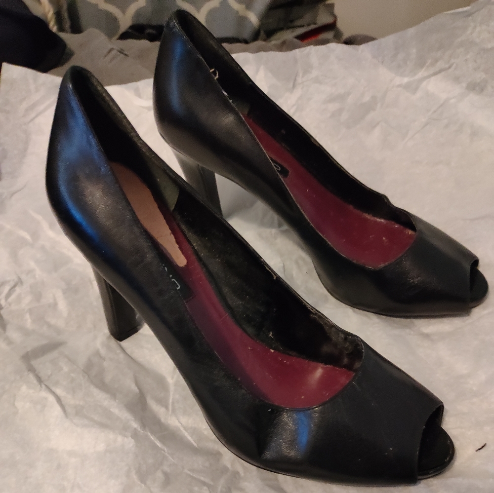 Black Bandolino peep toe pumps